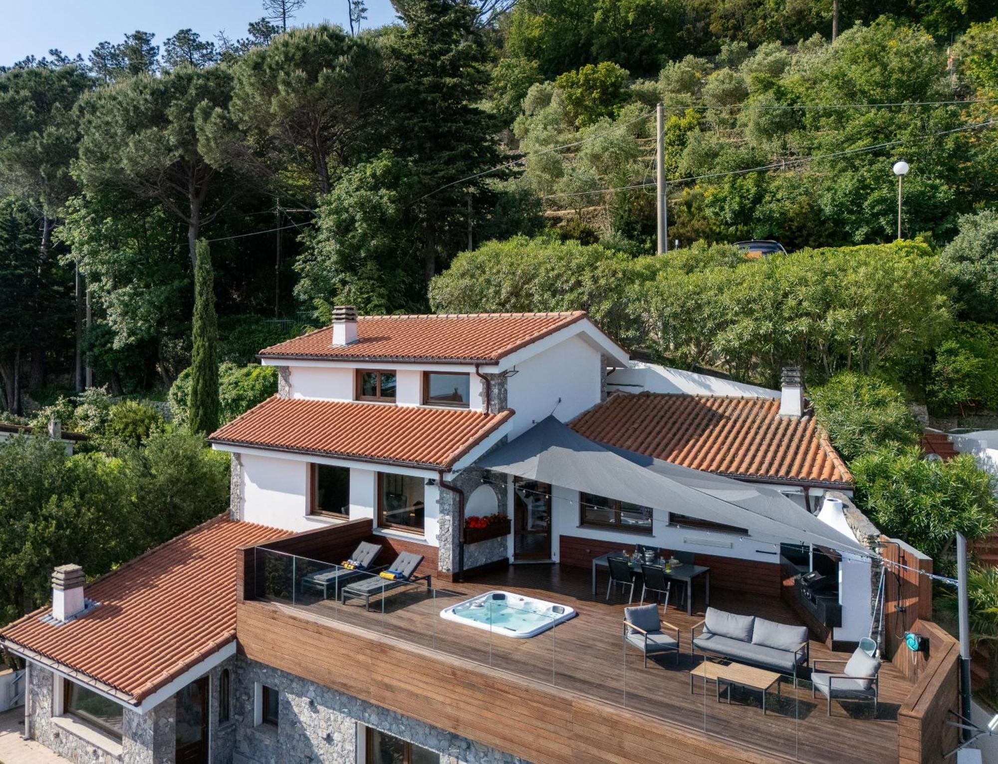 ノーリ Spettacolare Vista Isola Terrazza E Idromassaggioヴィラ エクステリア 写真