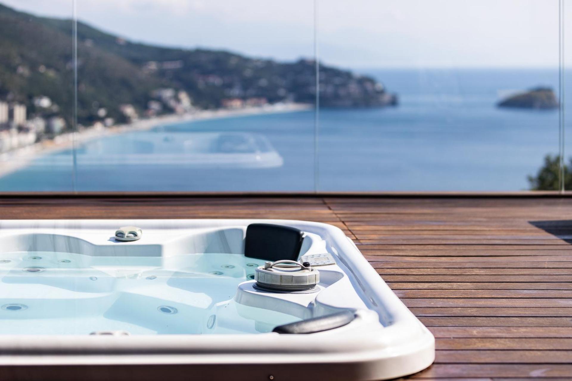 ノーリ Spettacolare Vista Isola Terrazza E Idromassaggioヴィラ エクステリア 写真