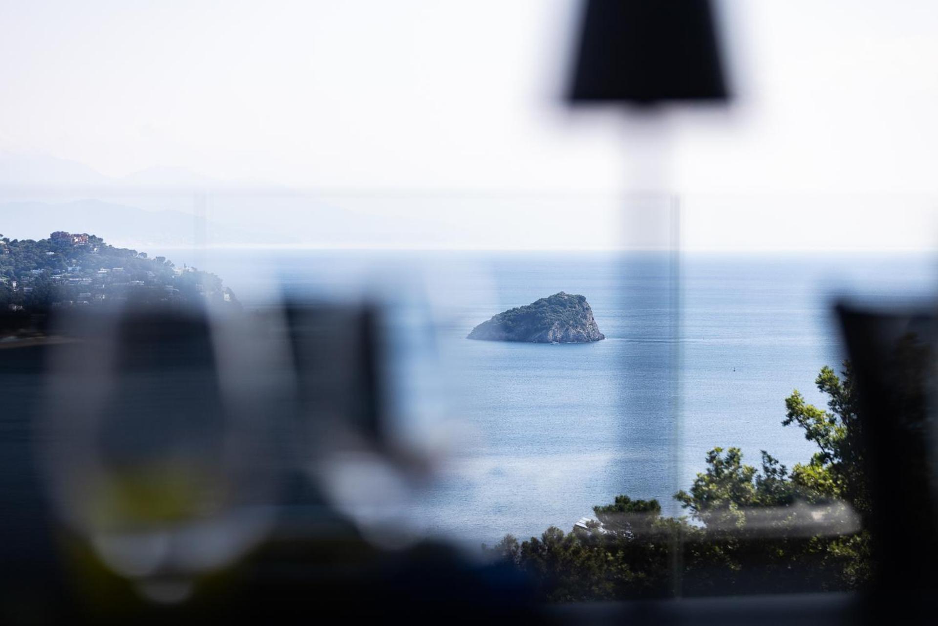 ノーリ Spettacolare Vista Isola Terrazza E Idromassaggioヴィラ エクステリア 写真